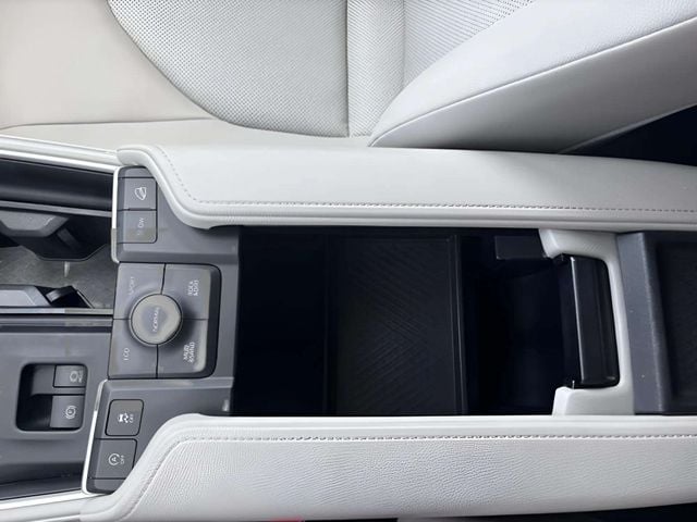 Pre-Owned 2024 Toyota Grand Highlander XLE - photo - 20