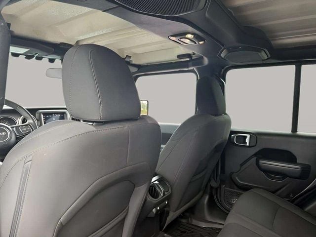 Pre-Owned 2023 Jeep Gladiator Sport S - photo - 23