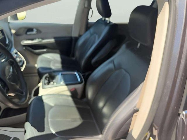 Pre-Owned 2022 Chrysler Pacifica Touring L - photo - 15