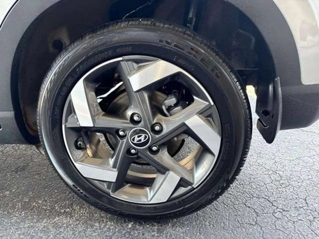 Pre-Owned 2025 Hyundai Venue SEL - photo - 12
