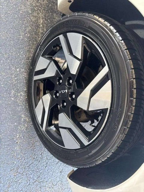 Pre-Owned 2023 Kia Soul GT-Line - photo - 16