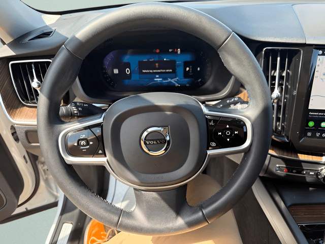 Pre-Owned 2023 Volvo XC60 B5 Plus Dark Theme - photo - 11