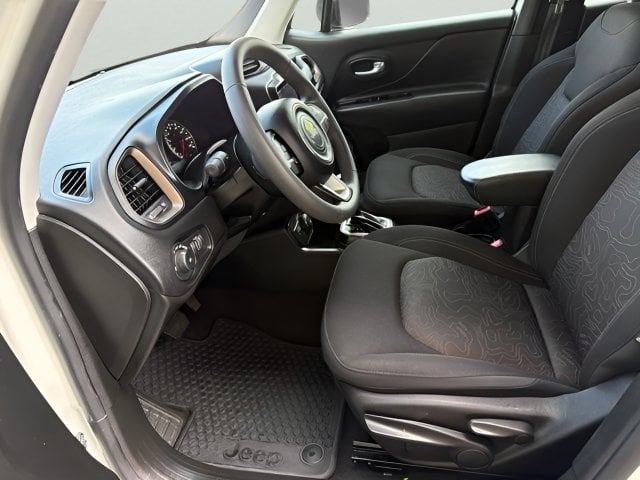 Pre-Owned 2023 Jeep Renegade Latitude - photo - 8