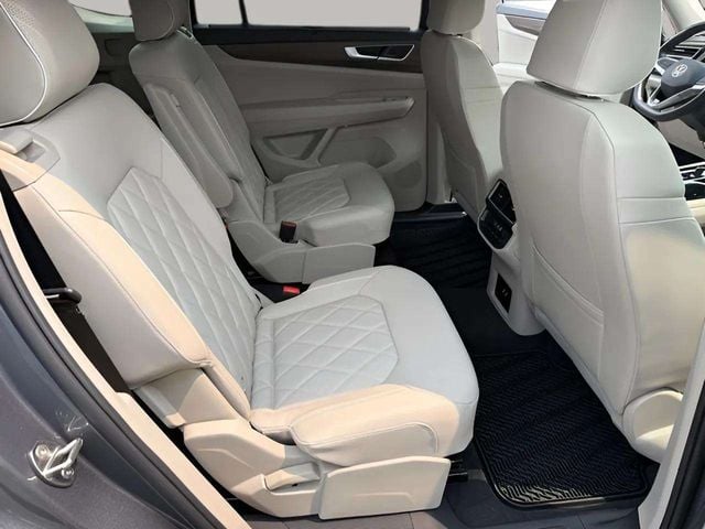 Pre-Owned 2025 Volkswagen Atlas 2.0T SEL Premium R-Line - photo - 31