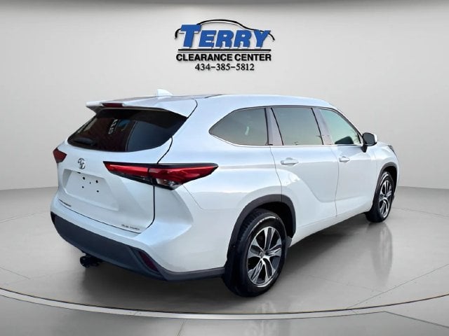 Pre-Owned 2021 Toyota Highlander XLE - photo - 4
