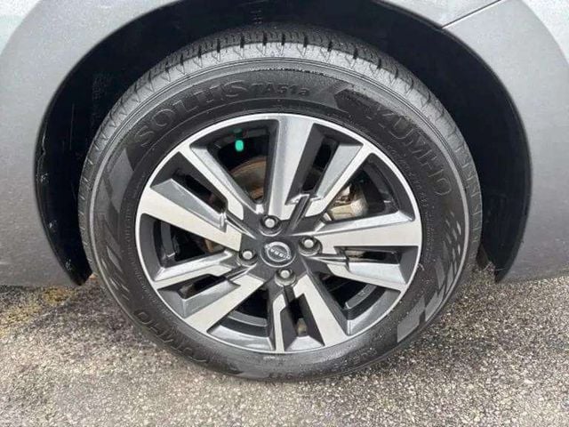 Pre-Owned 2024 Nissan Versa 1.6 SV - photo - 12