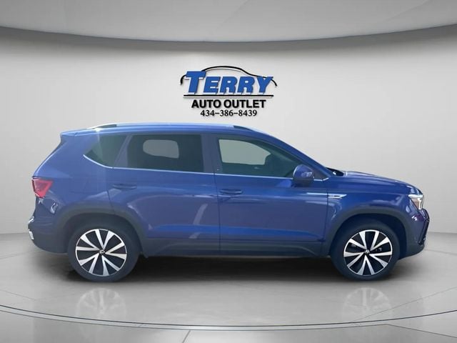 Pre-Owned 2024 Volkswagen Taos 1.5T SE - photo - 0