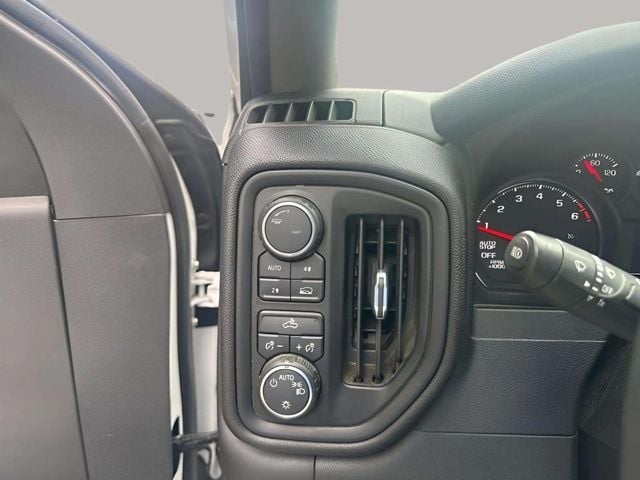 Pre-Owned 2022 Chevrolet Silverado 1500 WT - photo - 4
