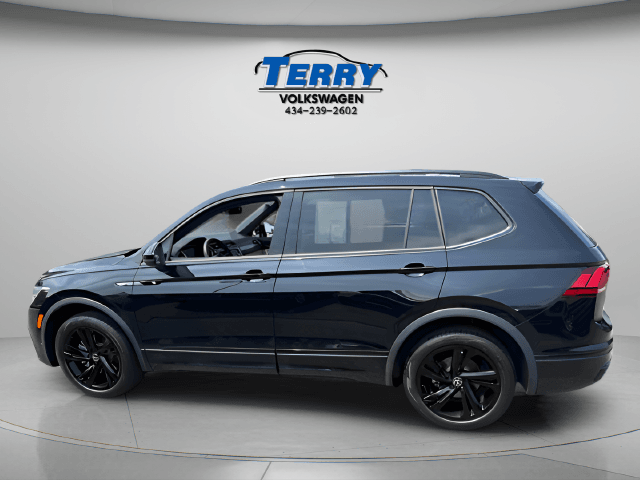 Pre-Owned 2024 Volkswagen Tiguan 2.0T SE R-Line Black - photo - 1