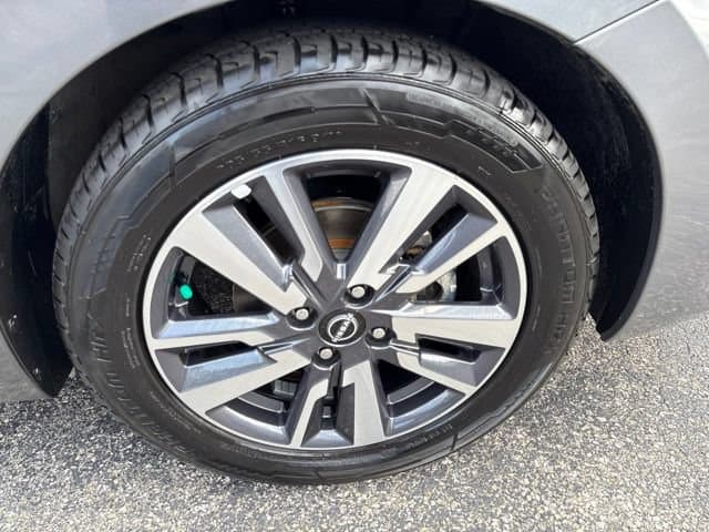 Pre-Owned 2023 Nissan Versa 1.6 SV - photo - 11