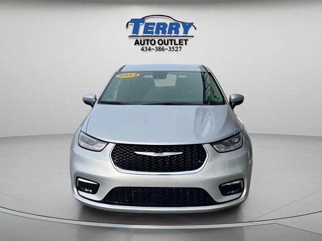 Pre-Owned 2023 Chrysler Pacifica Touring L - photo - 2