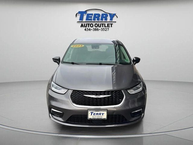Pre-Owned 2023 Chrysler Pacifica Touring L - photo - 2