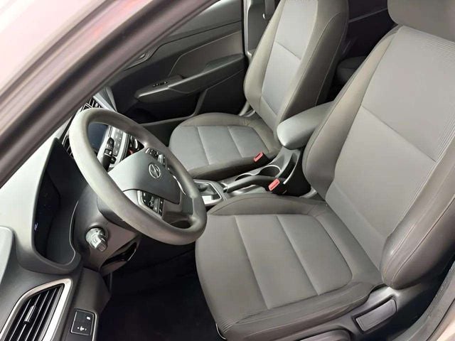 Pre-Owned 2022 Hyundai Accent SEL - photo - 10