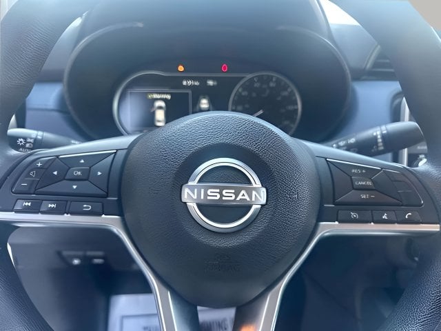Pre-Owned 2023 Nissan Versa 1.6 SV - photo - 12