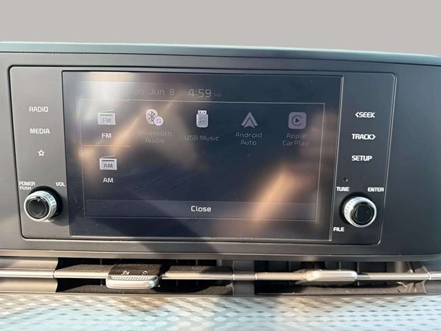 Pre-Owned 2024 Kia Carnival LX - photo - 7