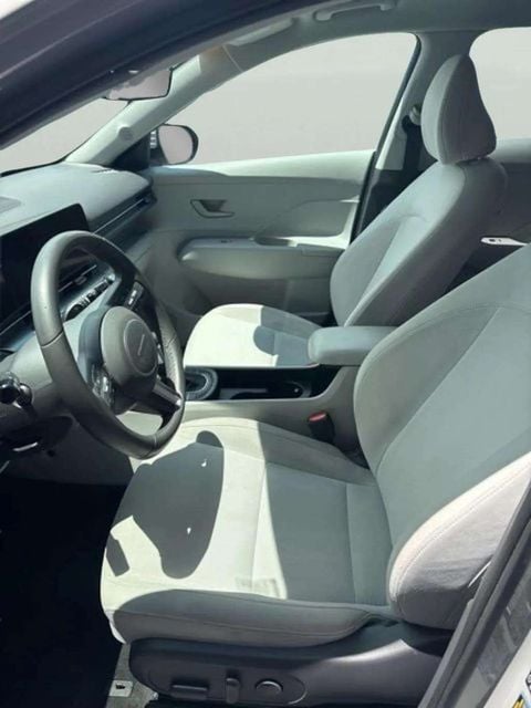Pre-Owned 2025 Hyundai Kona SEL - photo - 6