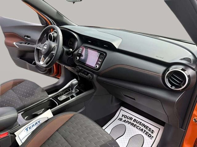 Pre-Owned 2023 Nissan Kicks SR - photo - 19