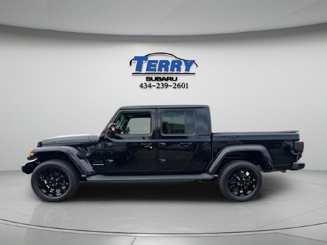 Pre-Owned 2022 Jeep Gladiator Overland - photo - 2