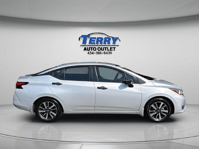 Pre-Owned 2024 Nissan Versa 1.6 S - photo - 0