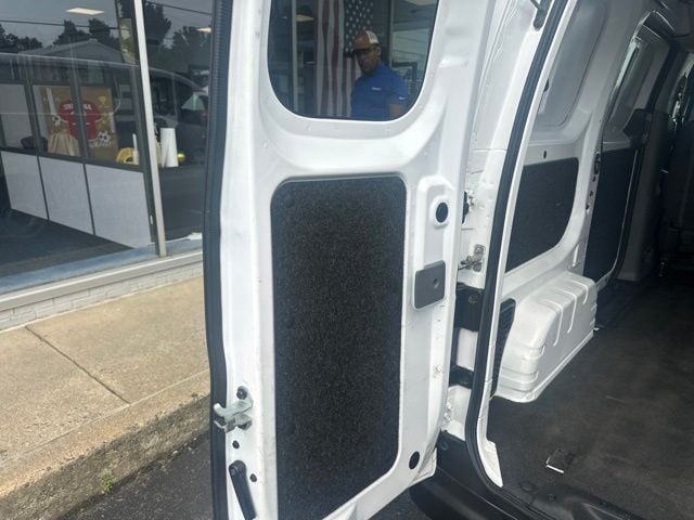 Pre-Owned 2021 Nissan NV200 S - photo - 5
