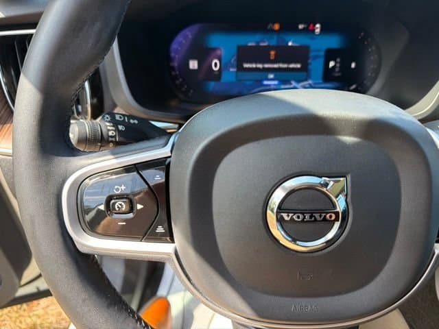 Pre-Owned 2023 Volvo XC60 B5 Plus Dark Theme - photo - 30