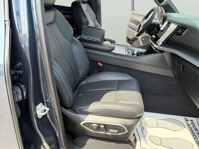 Pre-Owned 2025 Jeep Wagoneer Series III - photo - 35