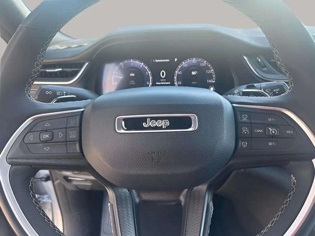 Pre-Owned 2025 Jeep Grand Cherokee Altitude - photo - 7