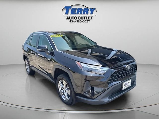 Pre-Owned 2022 Toyota RAV4 XLE - photo - 1