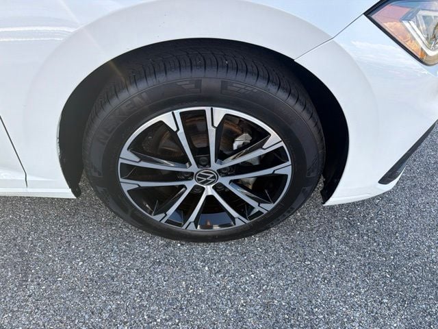Pre-Owned 2025 Volkswagen Jetta 1.5T Sport - photo - 25