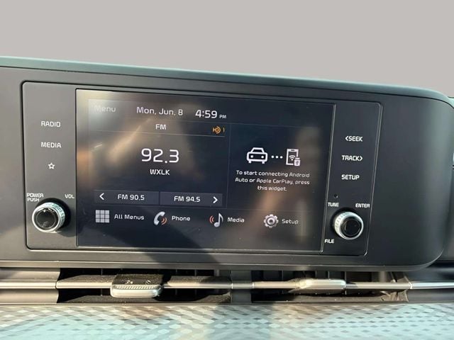 Pre-Owned 2024 Kia Carnival LX - photo - 24