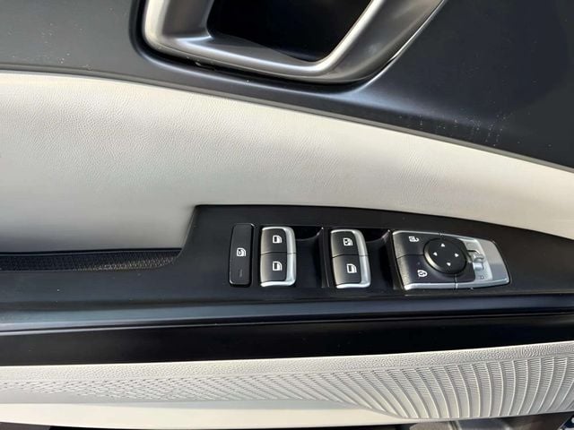 Pre-Owned 2024 Kia Carnival LX - photo - 8