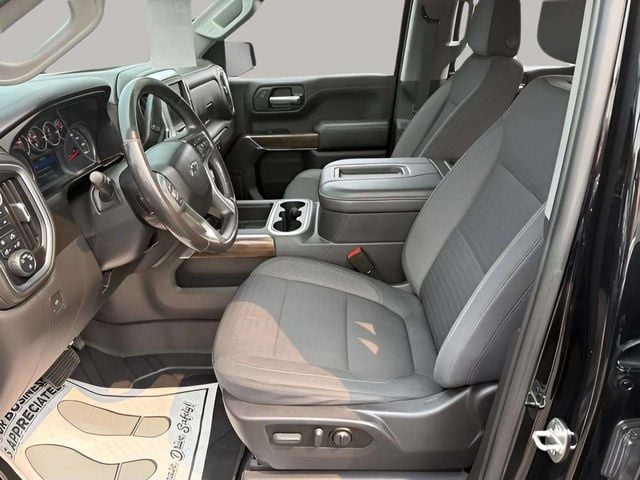 Pre-Owned 2021 Chevrolet Silverado 1500 RST - photo - 3