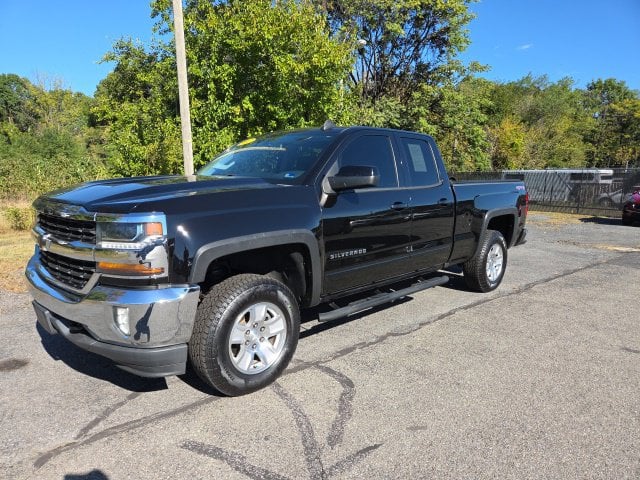 Pre-Owned 2017 Chevrolet Silverado 1500 LT - photo - 1
