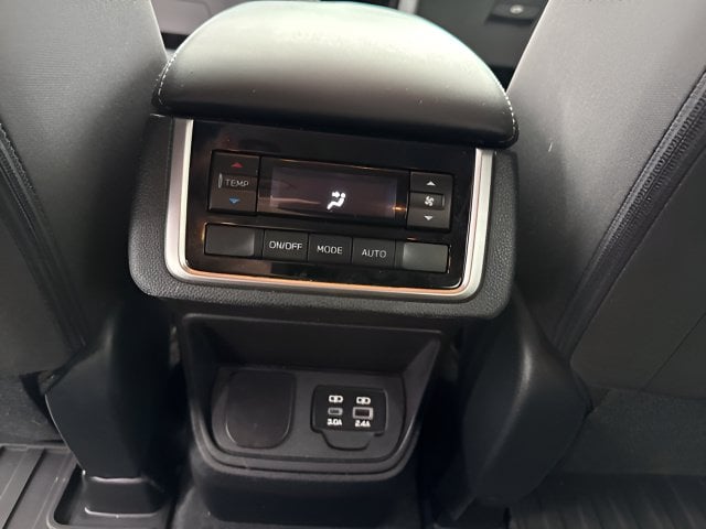 Pre-Owned 2023 Subaru Ascent Premium - photo - 8