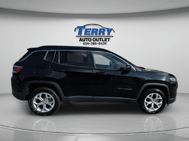 Pre-Owned 2024 Jeep Compass Latitude - photo - 0