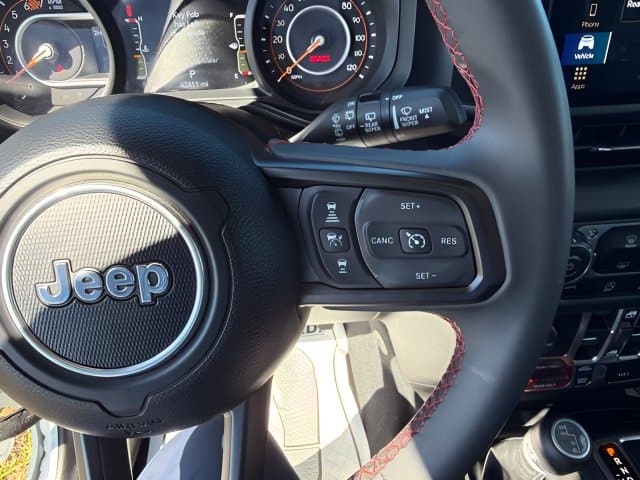 Pre-Owned 2025 Jeep Wrangler Rubicon - photo - 12