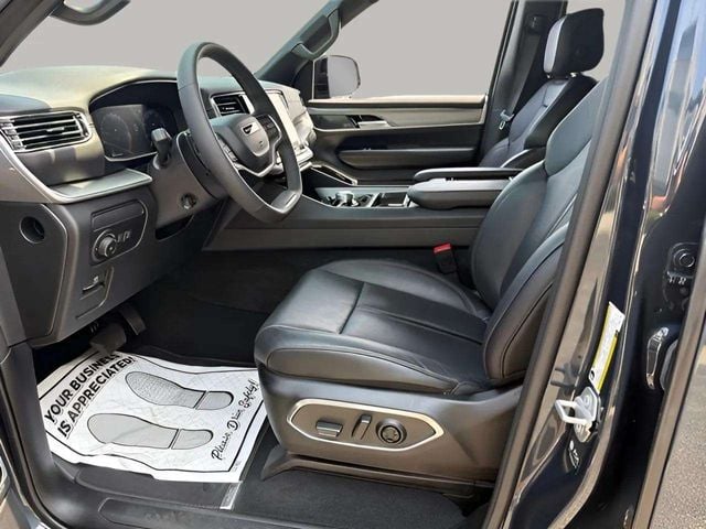 Pre-Owned 2025 Jeep Wagoneer Series III - photo - 32