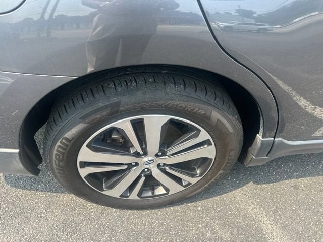 Pre-Owned 2019 Subaru Outback 2.5i - photo - 18