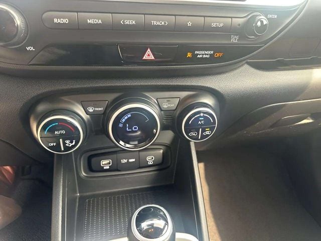 Pre-Owned 2023 Hyundai Venue SEL - photo - 13
