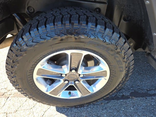 Pre-Owned 2022 Jeep Wrangler Unlimited Sahara - photo - 18