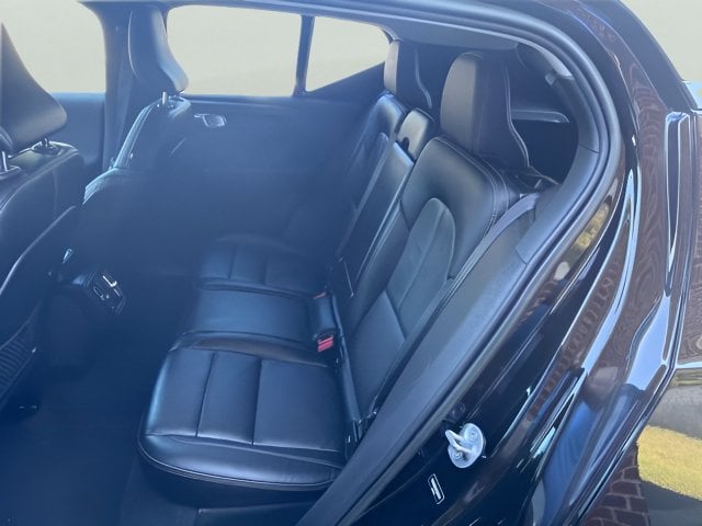 Pre-Owned 2023 Volvo XC40 B4 Core - photo - 7