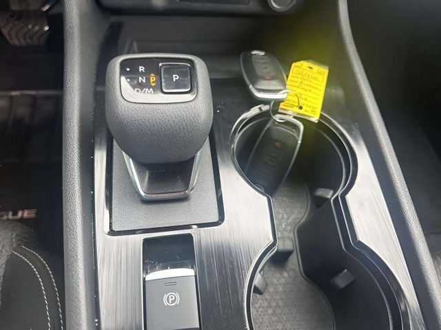 Pre-Owned 2025 Nissan Rogue SV - photo - 11