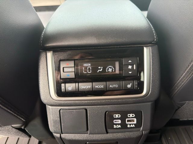 Pre-Owned 2024 Subaru Ascent Limited - photo - 8
