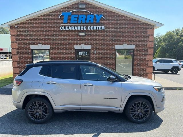 Pre-Owned 2022 Jeep Compass Limited - photo - 0