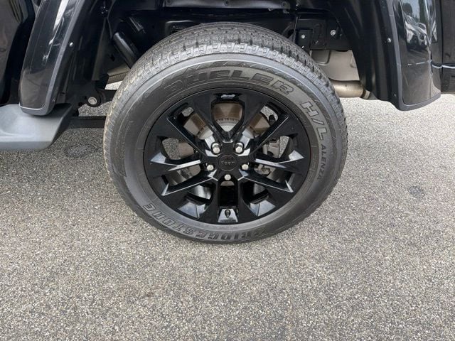 Pre-Owned 2022 Jeep Gladiator Overland - photo - 29