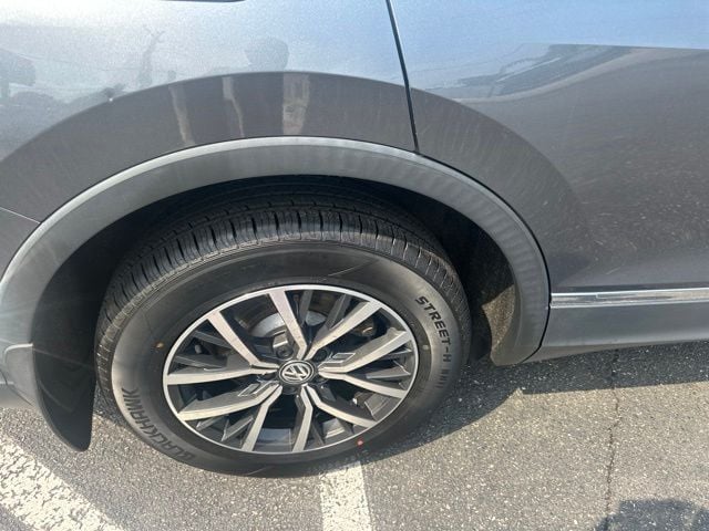 Pre-Owned 2020 Volkswagen Tiguan 2.0T SE - photo - 21