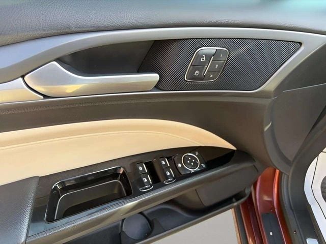 Pre-Owned 2016 Ford Fusion Hybrid Titanium - photo - 10
