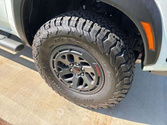 Pre-Owned 2025 Nissan Frontier PRO-4X - photo - 30