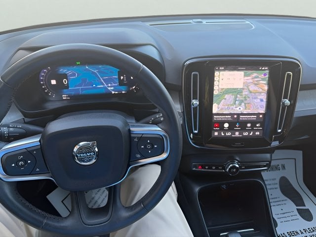 Pre-Owned 2023 Volvo XC40 B4 Core - photo - 11