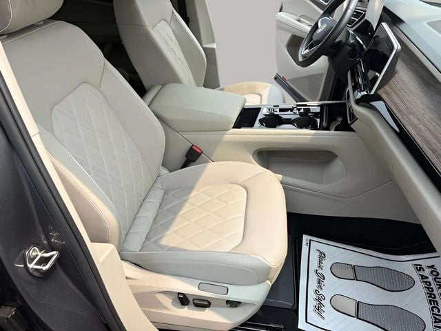 Pre-Owned 2025 Volkswagen Atlas 2.0T SEL Premium R-Line - photo - 32